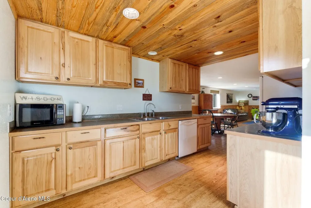 4719 Selle Road Sandpoint ID 83864