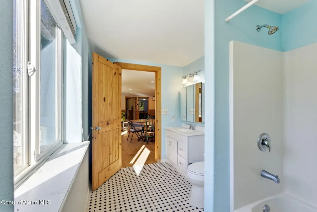 4719 Selle Road Sandpoint ID 83864