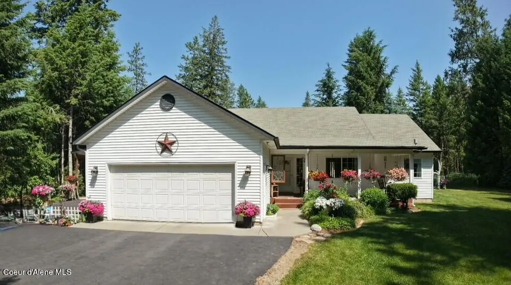 49 Antler Lane Spirit Lake ID 83869