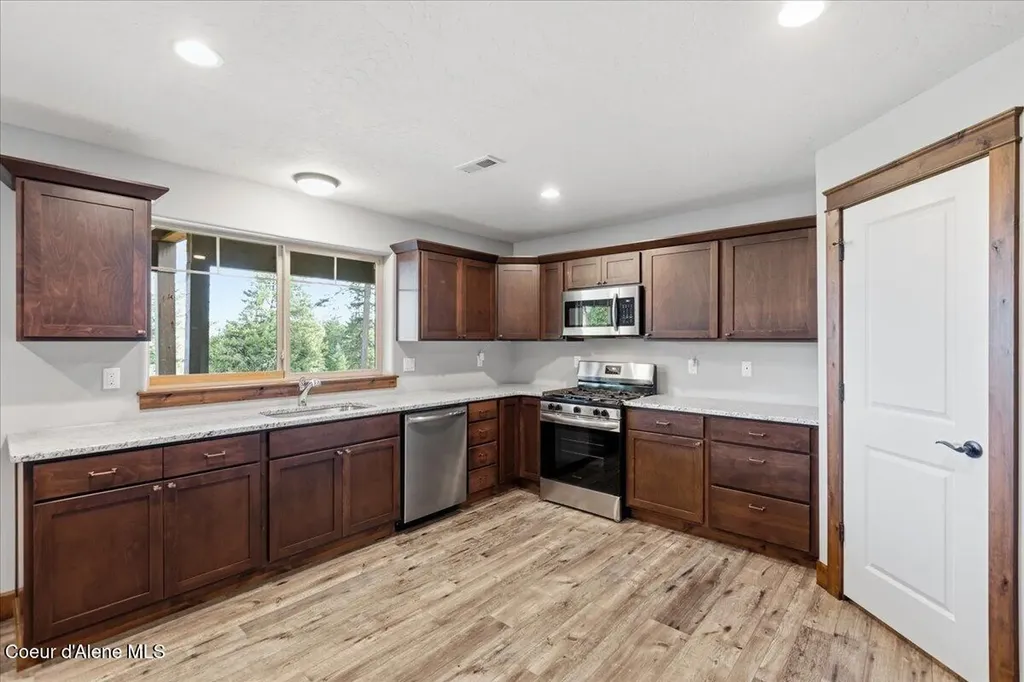 18059 N Advent Lane Hauser ID 83854