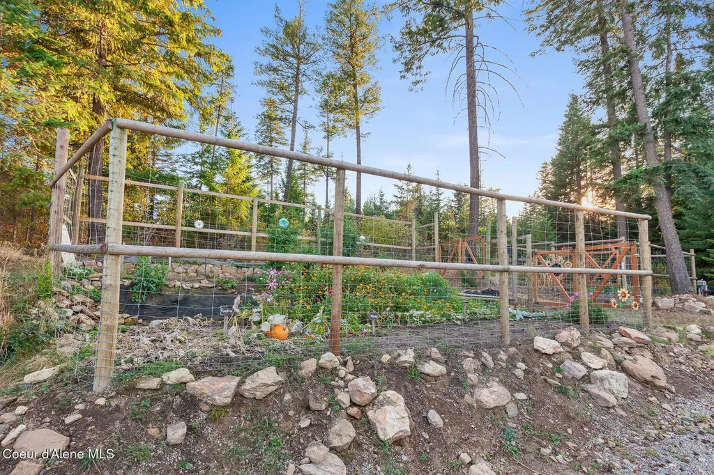 18059 N Advent Lane Hauser ID 83854