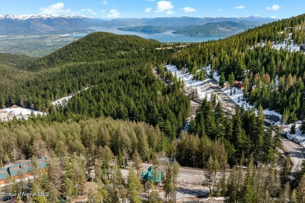 45 Parallel Run Road Sandpoint ID 83864