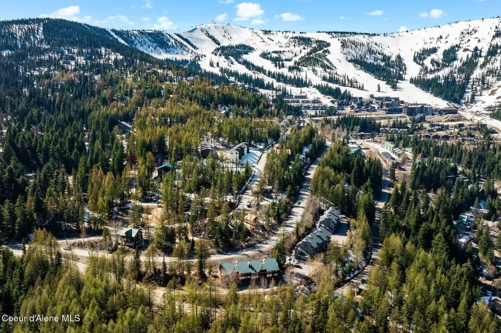 45 Parallel Run Road Sandpoint ID 83864