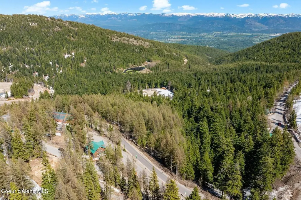 45 Parallel Run Road Sandpoint ID 83864