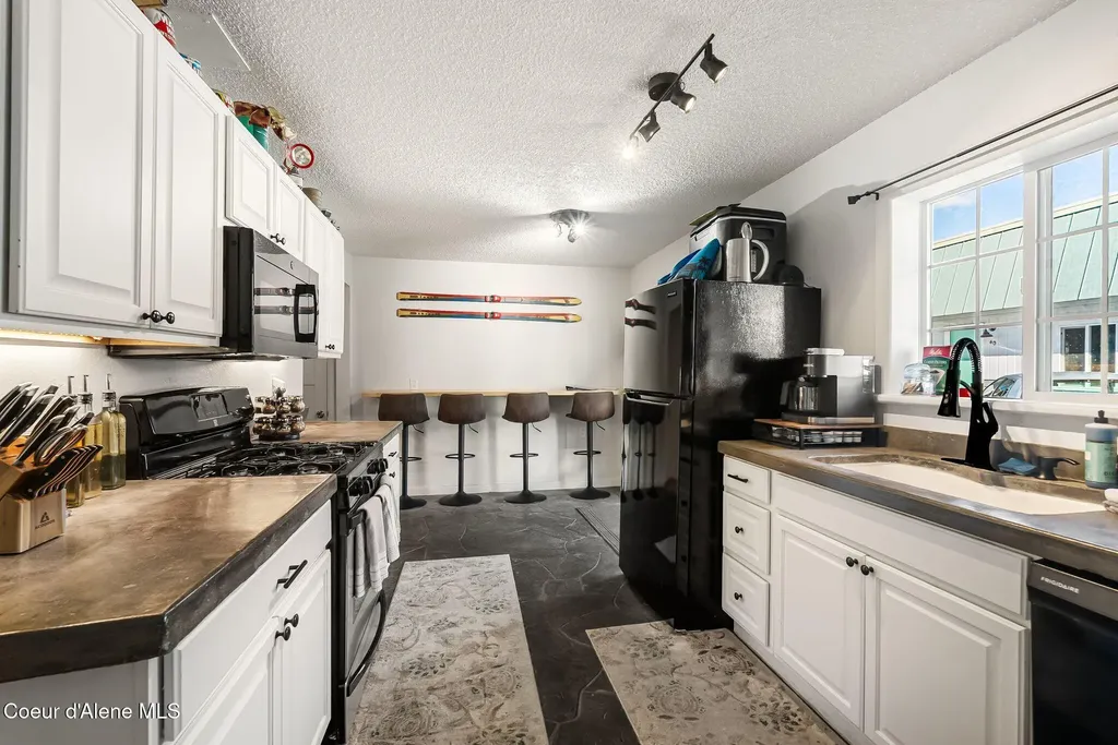 501 N 4th Avenue Sandpoint ID 83864