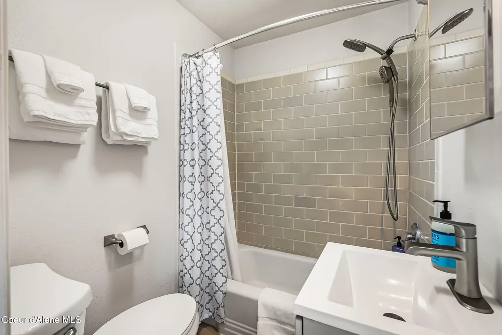 501 N 4th Avenue Sandpoint ID 83864