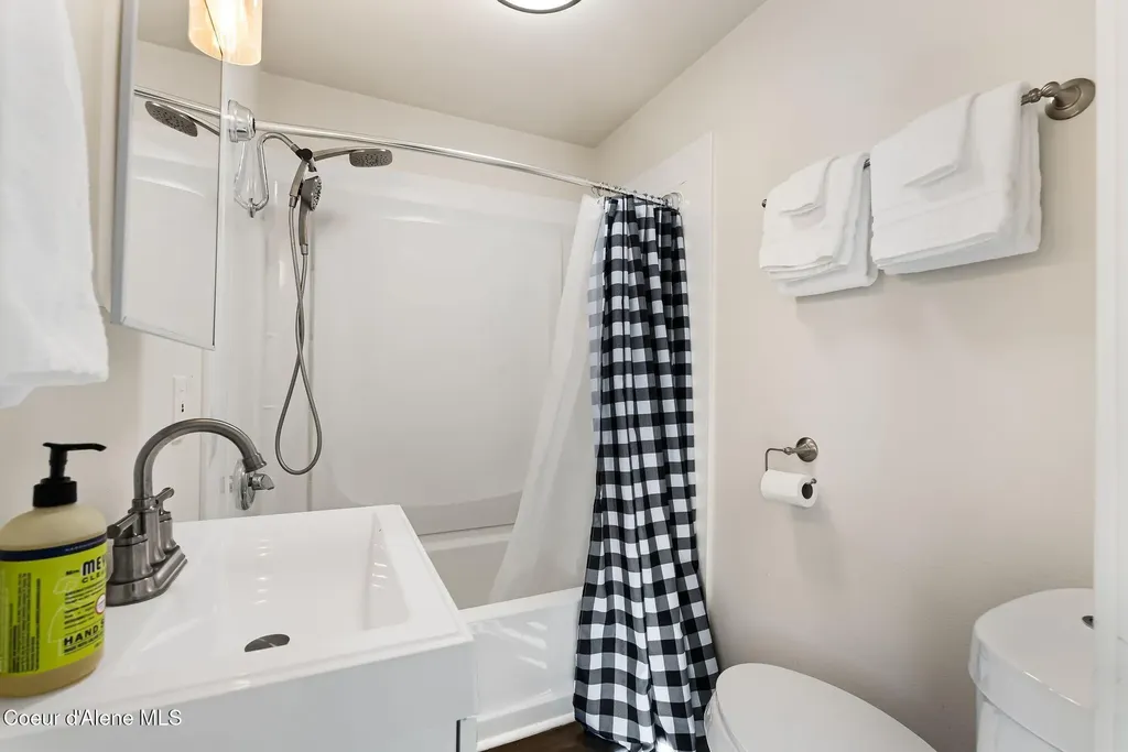 501 N 4th Avenue Sandpoint ID 83864