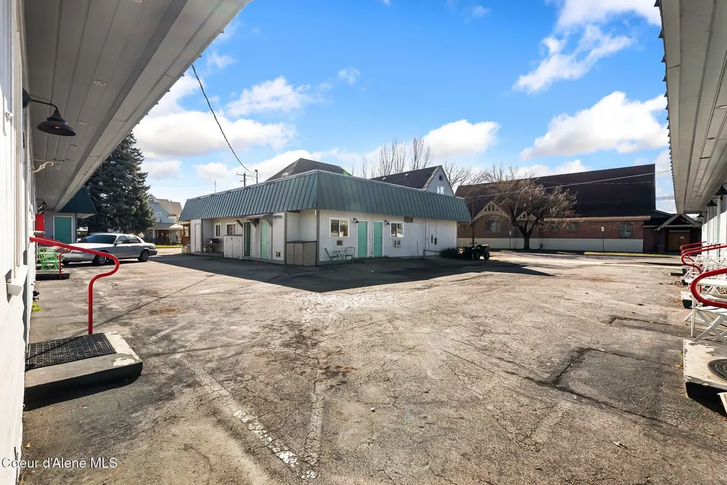 501 N 4th Avenue Sandpoint ID 83864