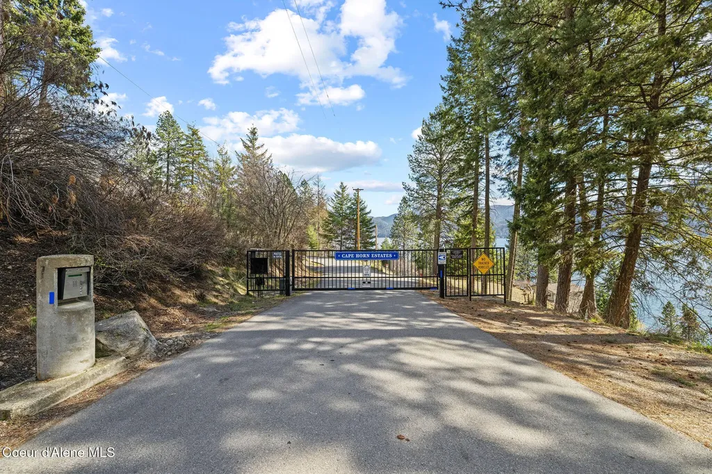 574 Glacier Loop Bayview ID 83803