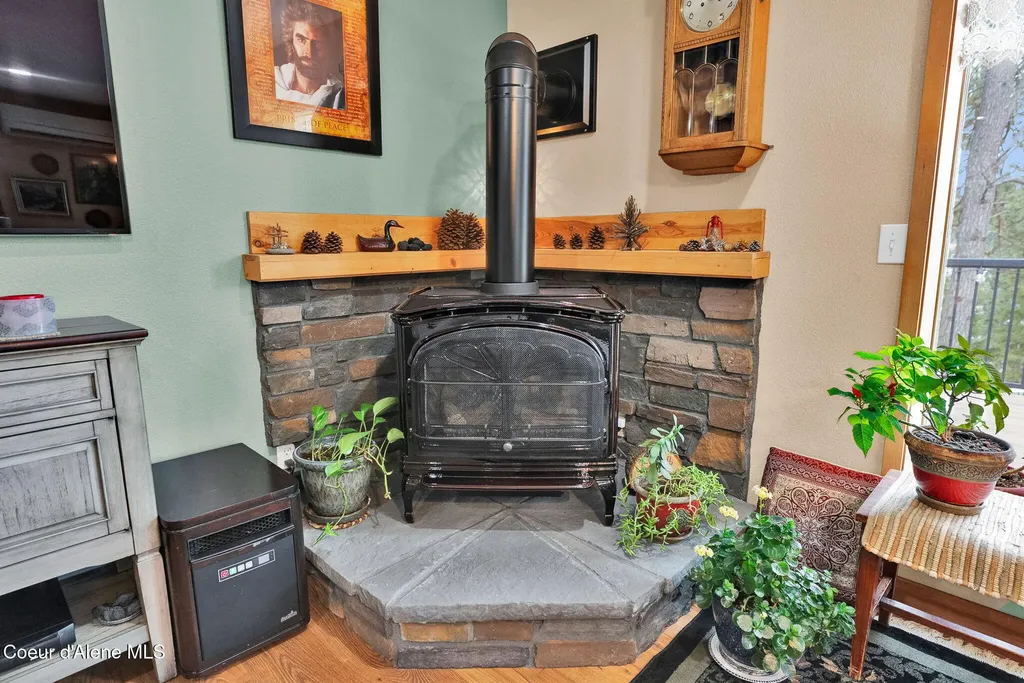 1695 E Round Lake Road St. Maries ID 83861
