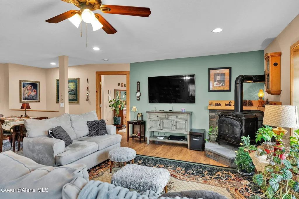 1695 E Round Lake Road St. Maries ID 83861