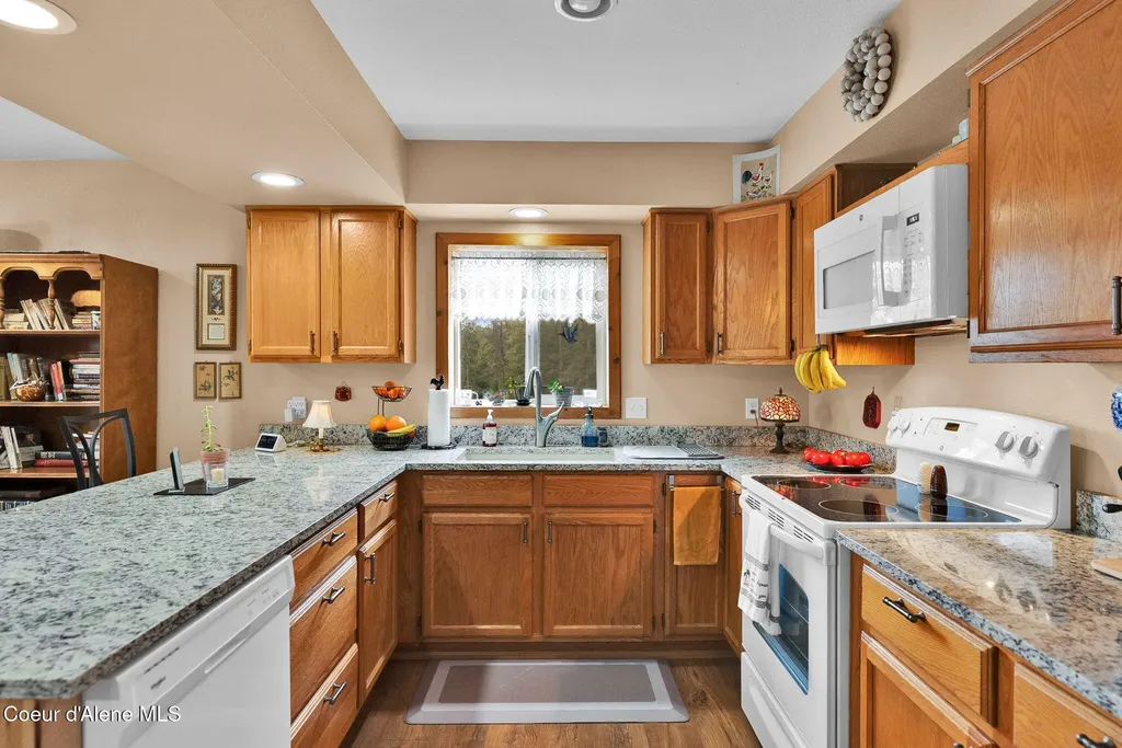 1695 E Round Lake Road St. Maries ID 83861