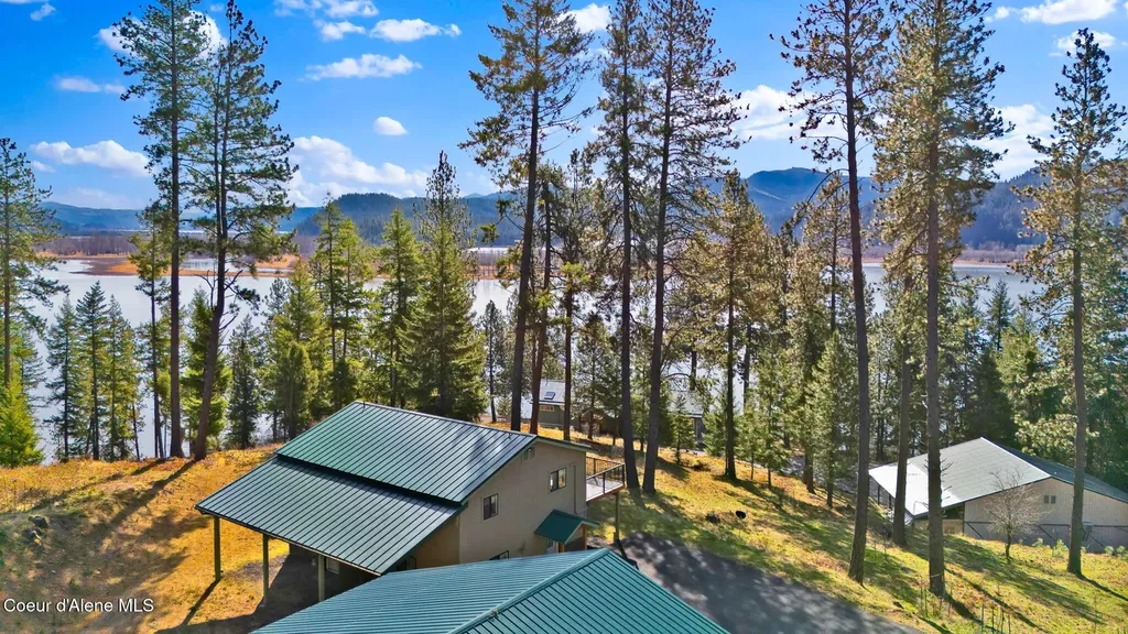 1695 E Round Lake Road St. Maries ID 83861