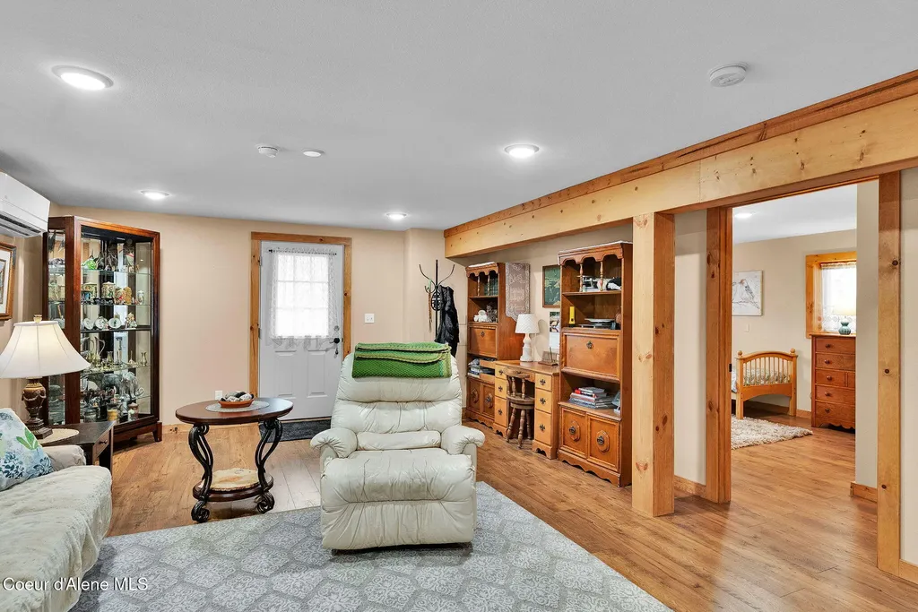 1695 E Round Lake Road St. Maries ID 83861
