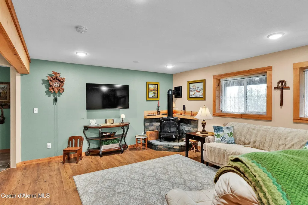 1695 E Round Lake Road St. Maries ID 83861