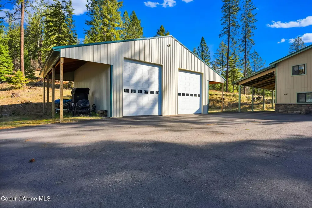 1695 E Round Lake Road St. Maries ID 83861