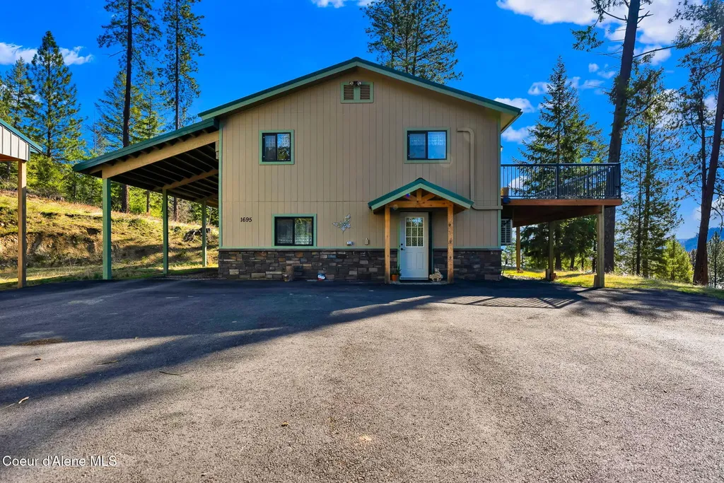 1695 E Round Lake Road St. Maries ID 83861