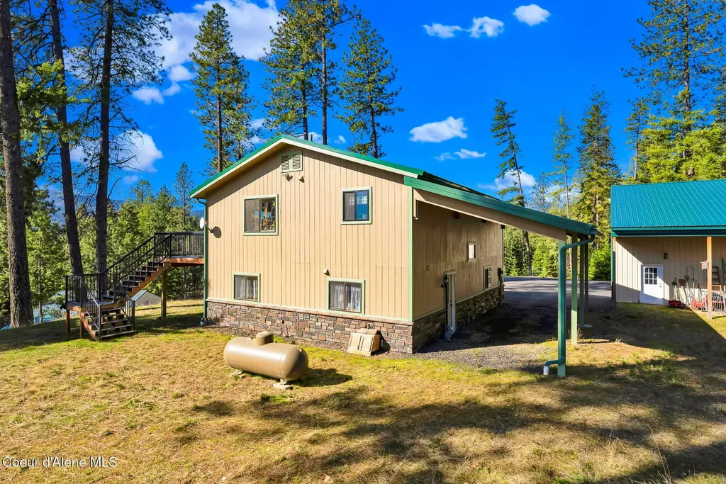 1695 E Round Lake Road St. Maries ID 83861