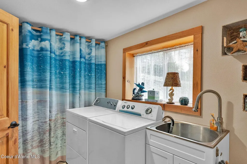 1695 E Round Lake Road St. Maries ID 83861