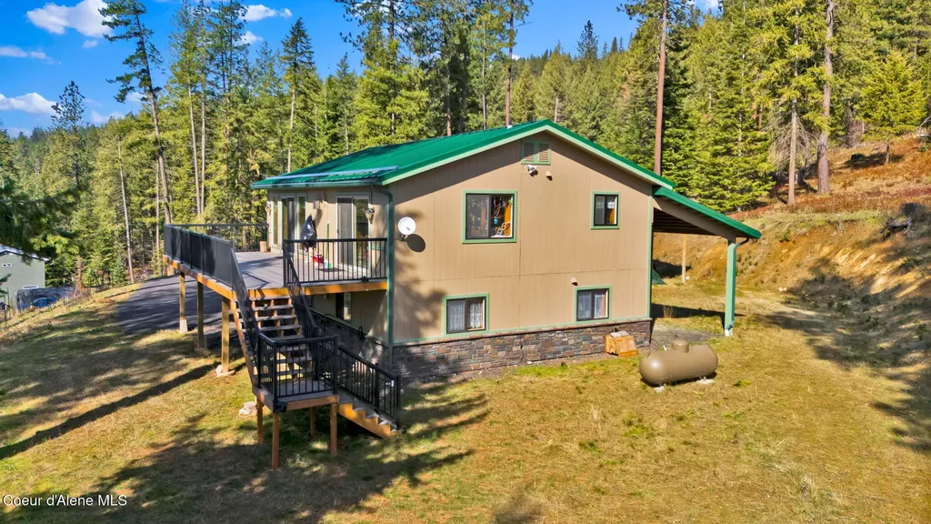 1695 E Round Lake Road St. Maries ID 83861