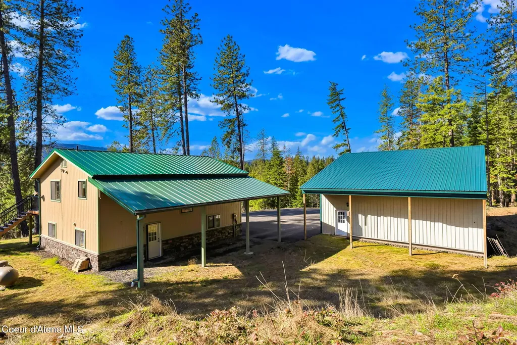 1695 E Round Lake Road St. Maries ID 83861