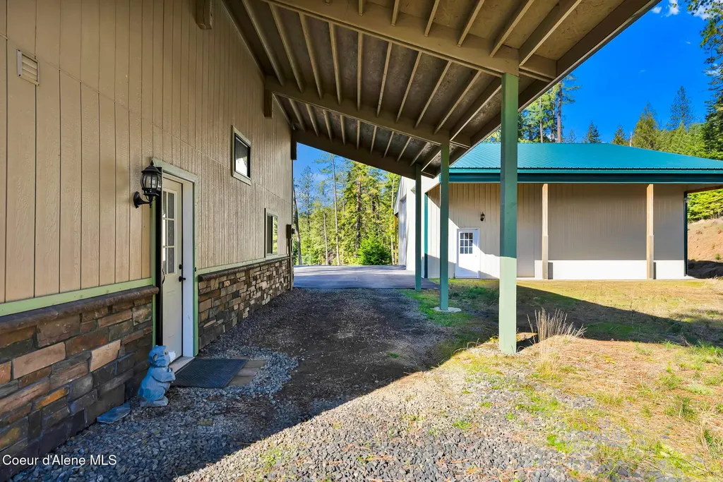 1695 E Round Lake Road St. Maries ID 83861