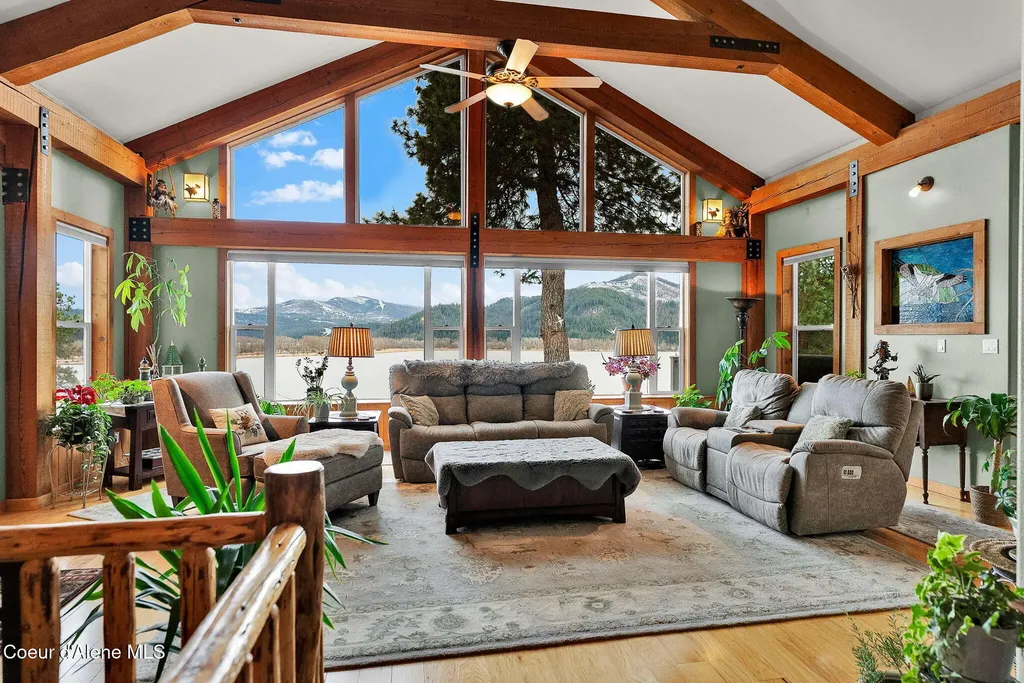 1611 Round Lake Road St. Maries ID 83861