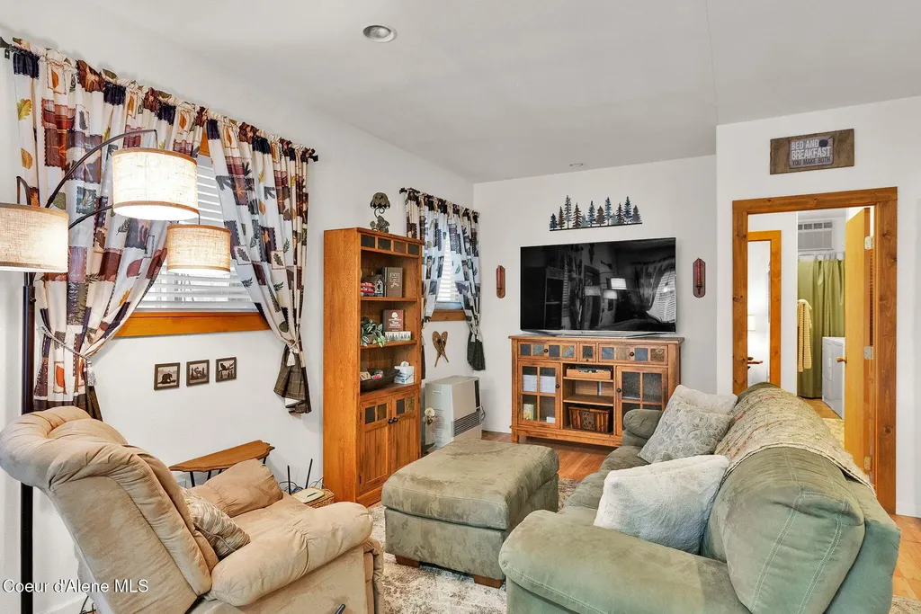 1611 Round Lake Road St. Maries ID 83861