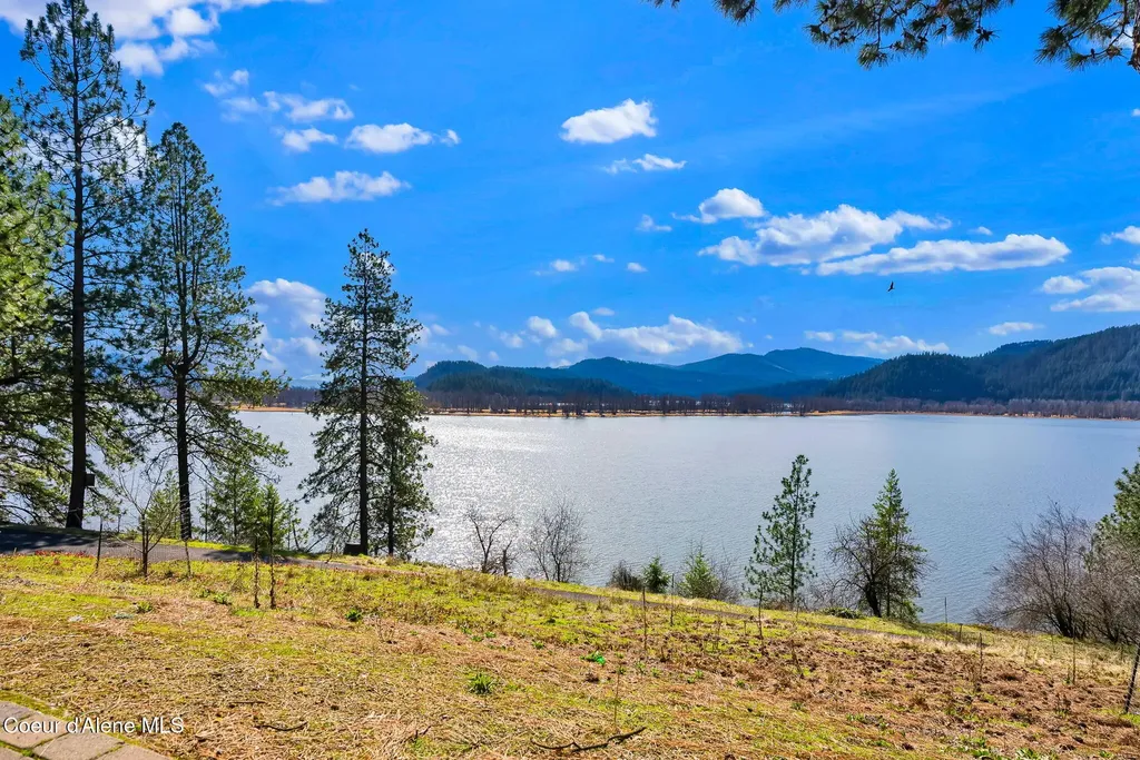 1611 Round Lake Road St. Maries ID 83861