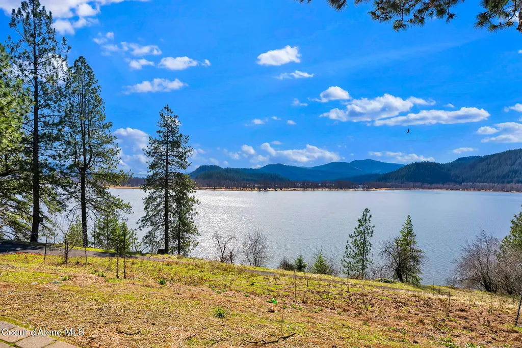 1611 Round Lake Road St. Maries ID 83861