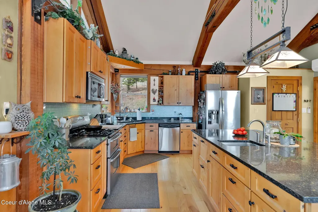 1611 Round Lake Road St. Maries ID 83861