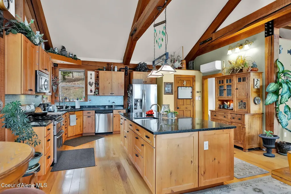 1611 Round Lake Road St. Maries ID 83861