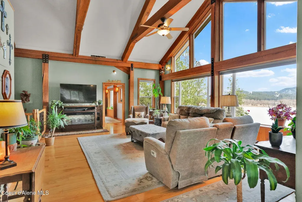 1611 Round Lake Road St. Maries ID 83861
