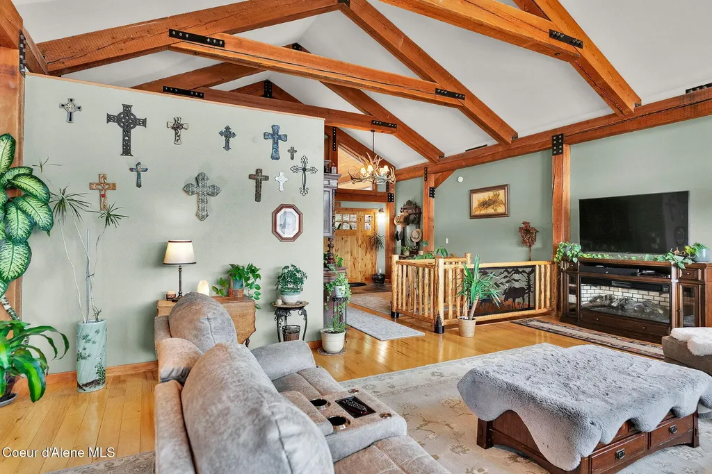 1611 Round Lake Road St. Maries ID 83861