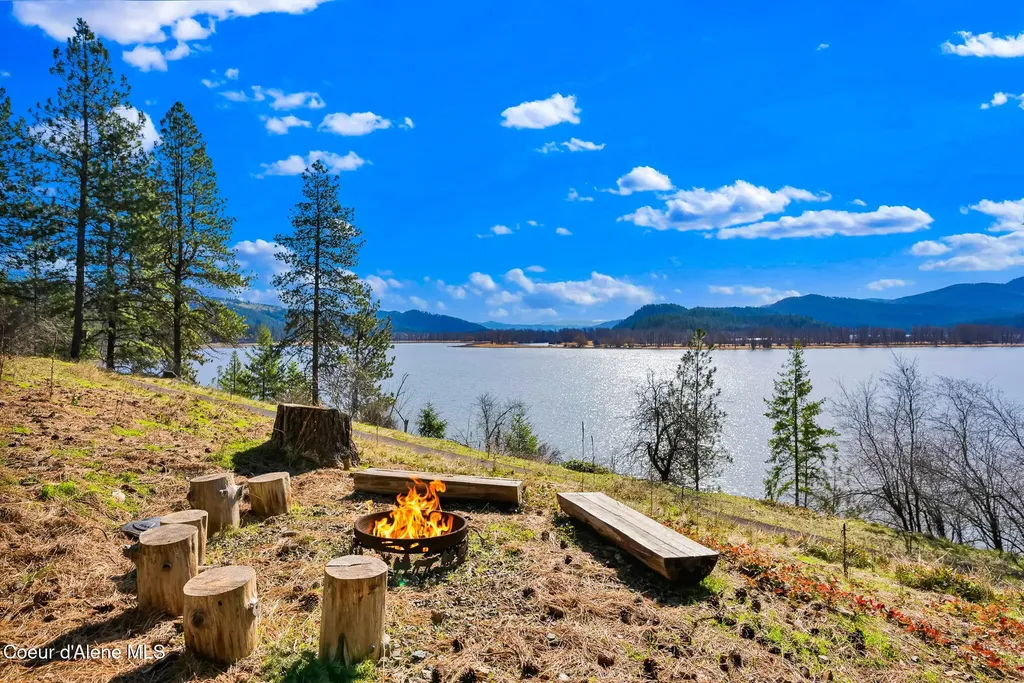 1611 Round Lake Road St. Maries ID 83861