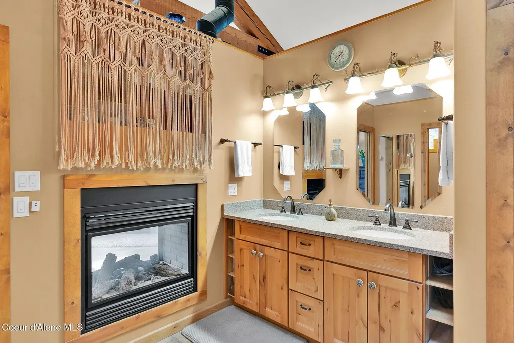 1611 Round Lake Road St. Maries ID 83861