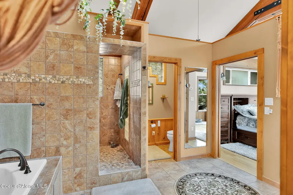 1611 Round Lake Road St. Maries ID 83861