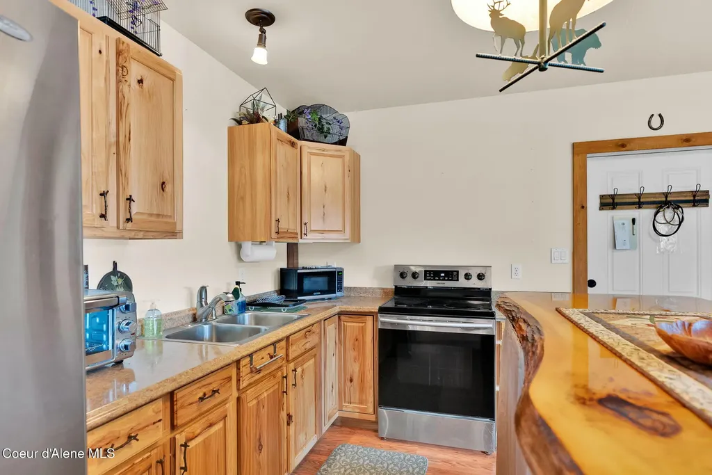 1611 Round Lake Road St. Maries ID 83861