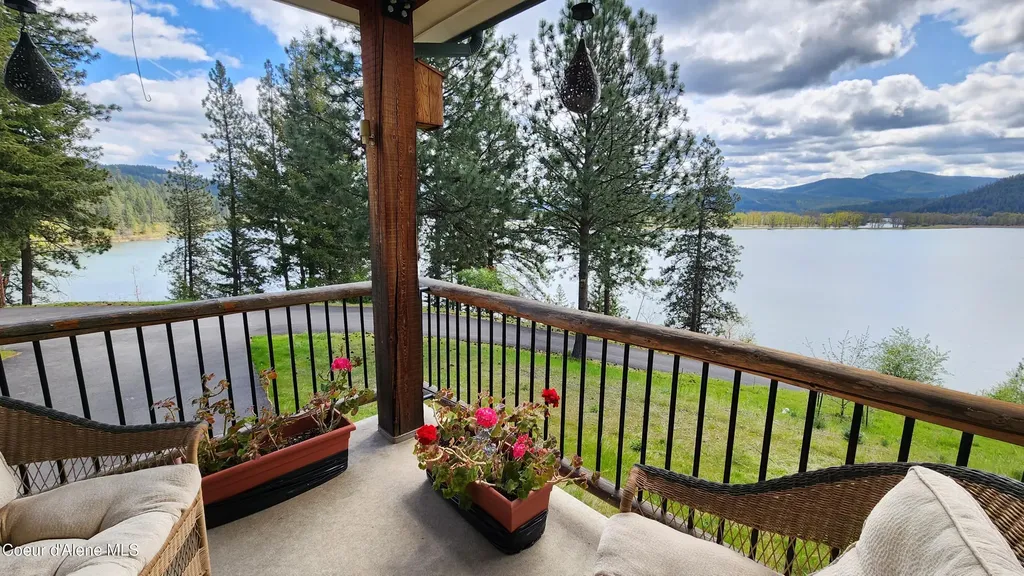1611 Round Lake Road St. Maries ID 83861