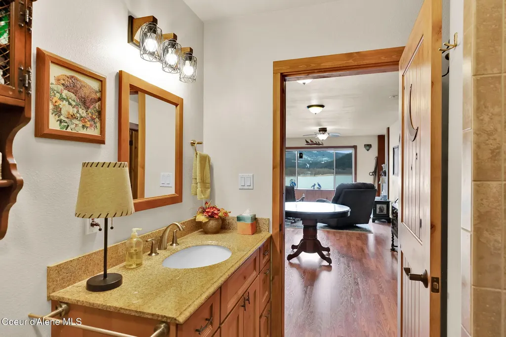1611 Round Lake Road St. Maries ID 83861