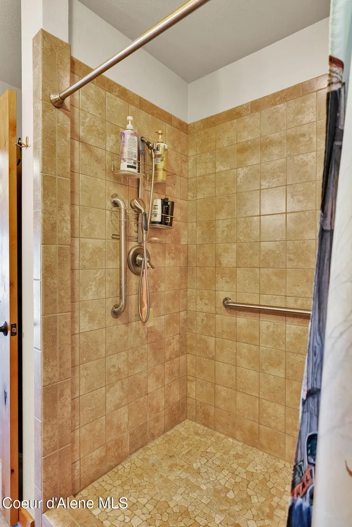 1611 Round Lake Road St. Maries ID 83861