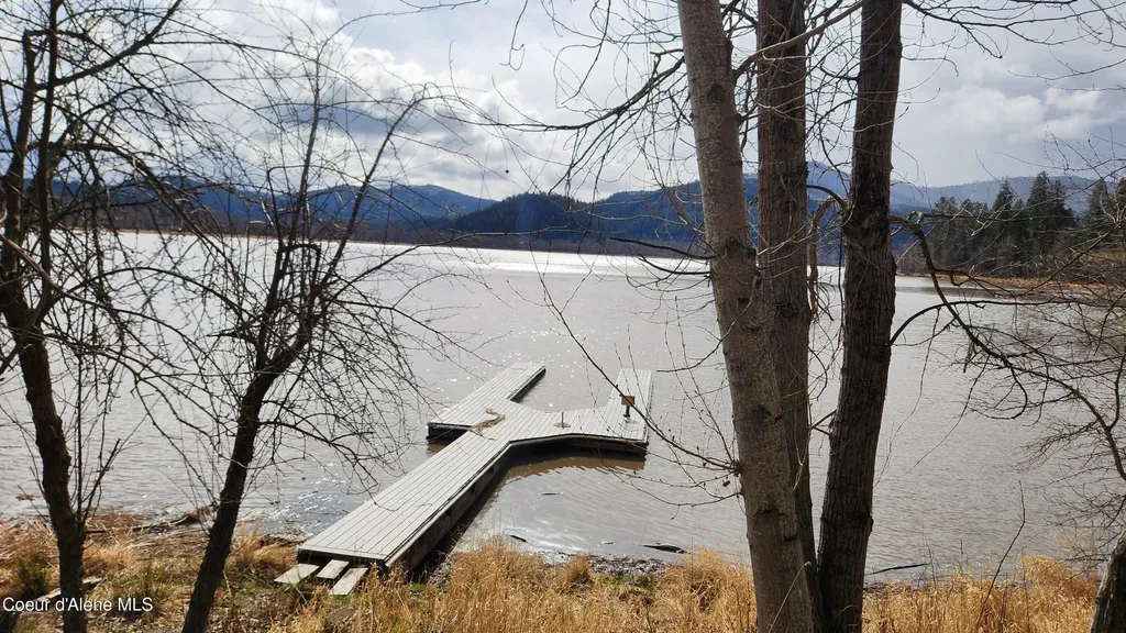 1611 Round Lake Road St. Maries ID 83861