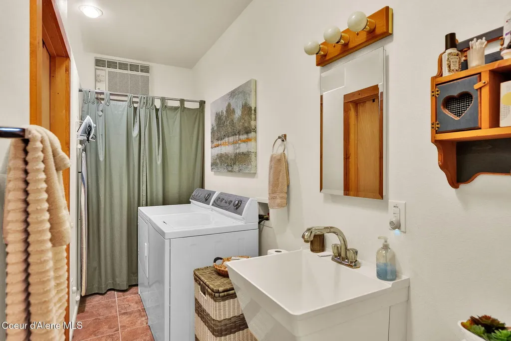 1611 Round Lake Road St. Maries ID 83861