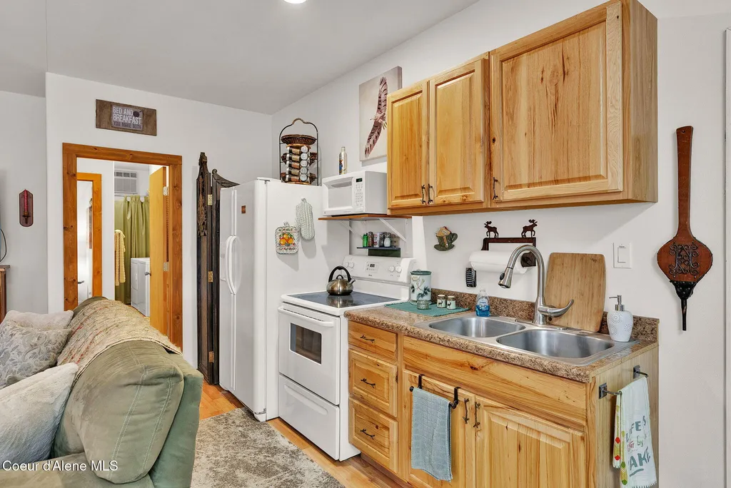 1611 Round Lake Road St. Maries ID 83861