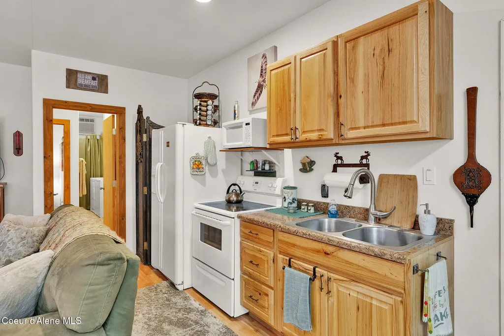 1611 Round Lake Road St. Maries ID 83861