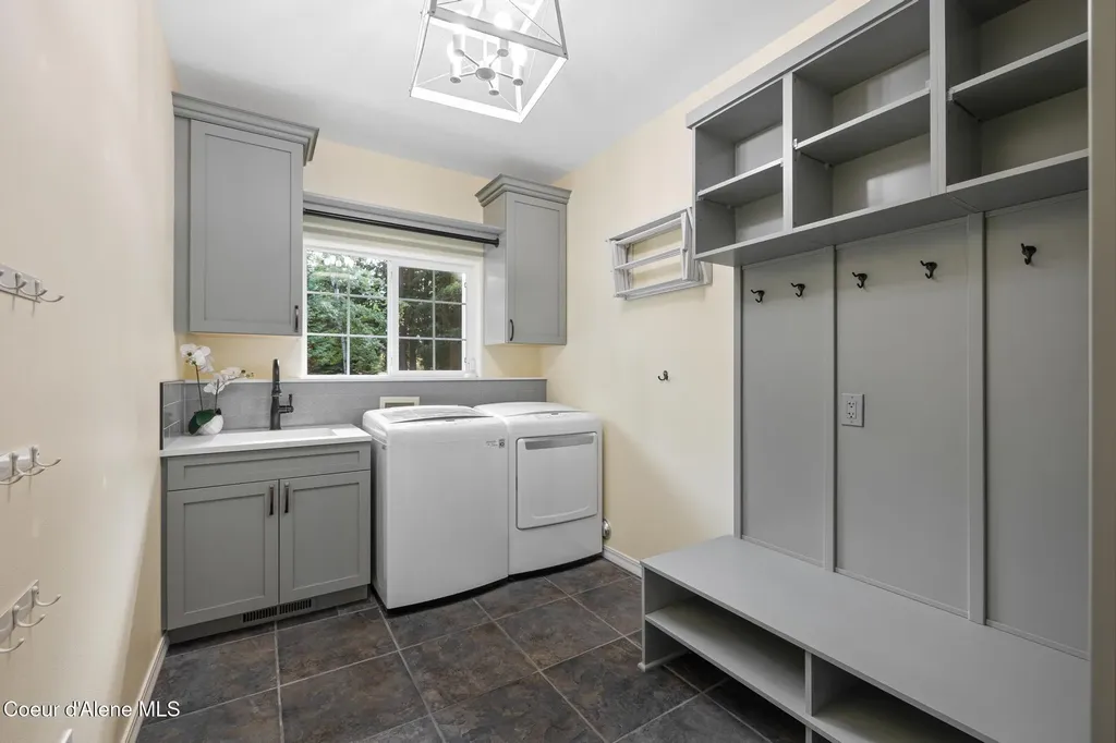 3825 E English Point Road Hayden ID 83835