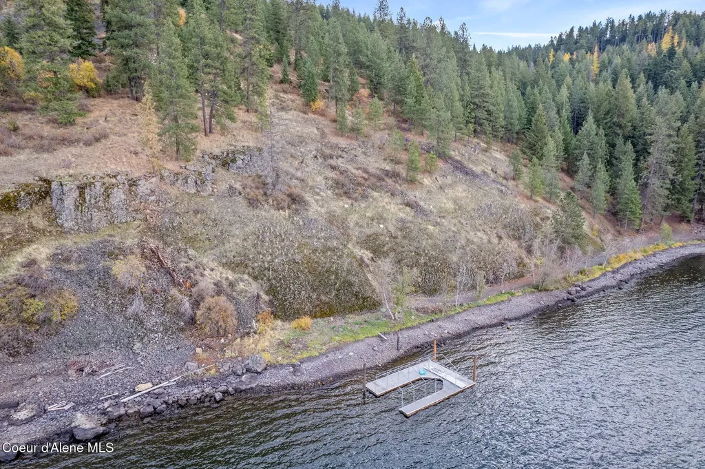 560 E Inglenook (approx) Lane Harrison ID 83833