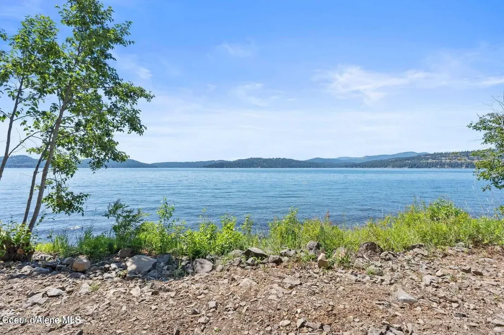 560 E Inglenook (approx) Lane Harrison ID 83833