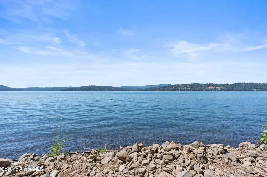 560 E Inglenook (approx) Lane Harrison ID 83833