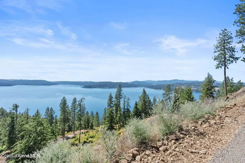 560 E Inglenook (approx) Lane Harrison ID 83833